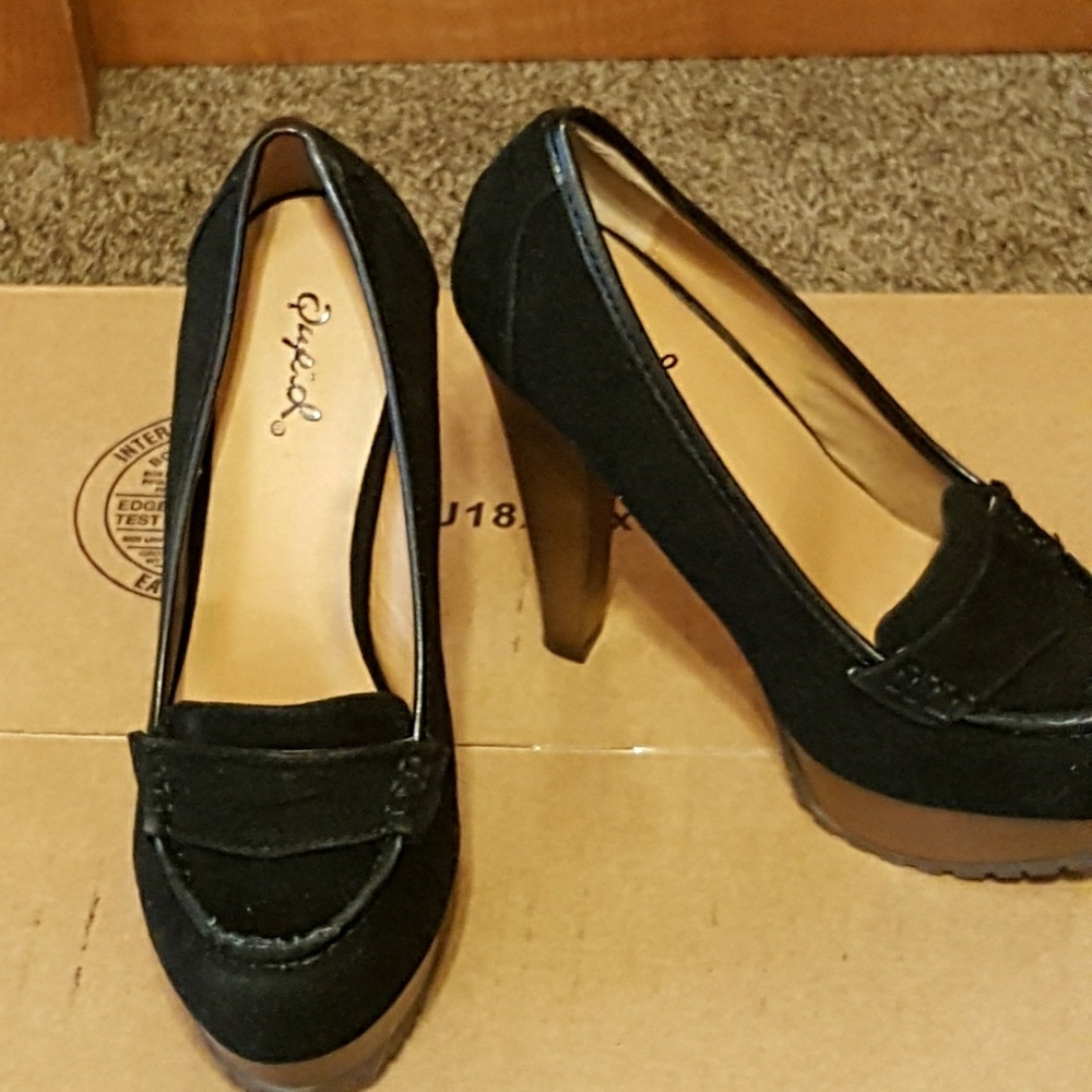 Heeled loafers